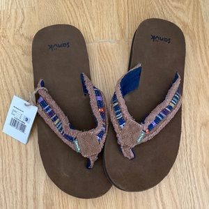 Sanuk flip flops men’s size 9